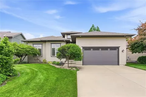 13236 Barton St, Overland Park, KS 66213