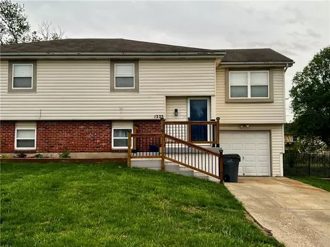 1225 E Cothrell St, Olathe, KS 66061