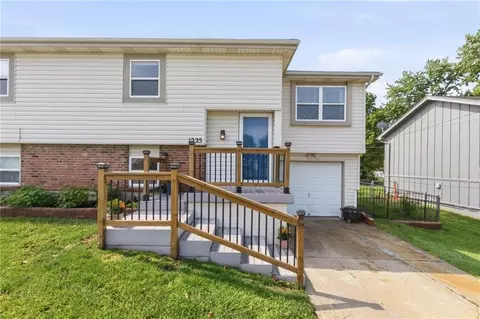 1225 E Cothrell St, Olathe, KS 66061