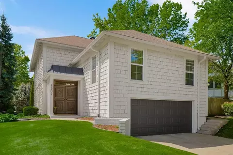 6907 Edgevale Rd, Kansas City, MO 64113