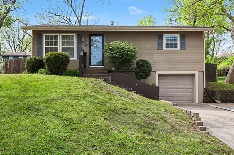 207 Jackson Ave, Liberty, MO 64068