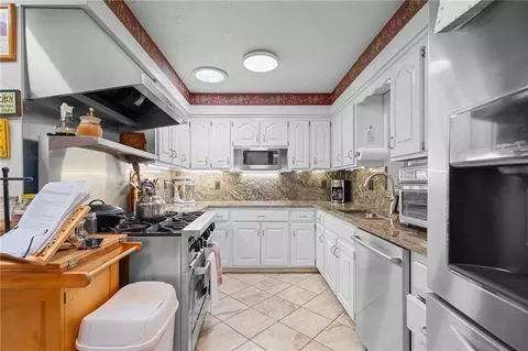 Kitchen - 2804 E 174th St, Belton, MO 64012 photo 2 of 5