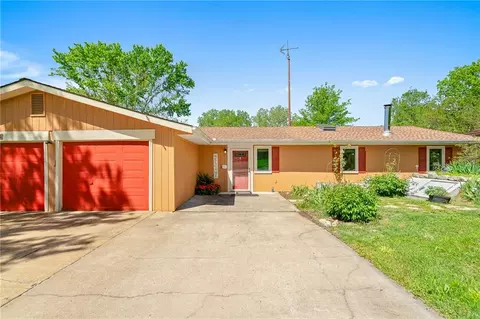 Exterior - 2804 E 174th St, Belton, MO 64012 photo 2 of 14