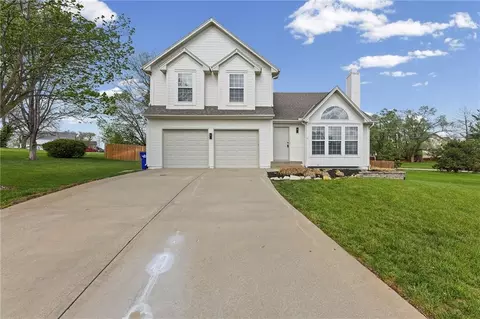 12155 S Tallgrass Dr, Olathe, KS 66061
