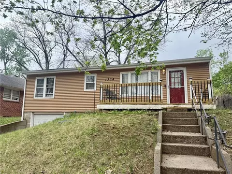 1334 Cheyenne St, Leavenworth, KS 66048