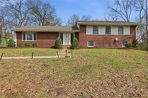 223 Highway Tt, Oak Grove, MO 64075