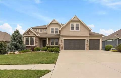 16424 Perry St, Overland Park, KS 66085