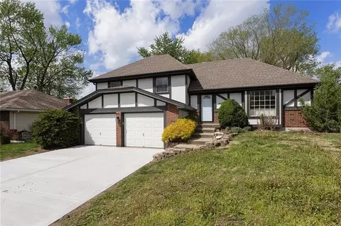 10904 E 81st St, Raytown, MO 64138