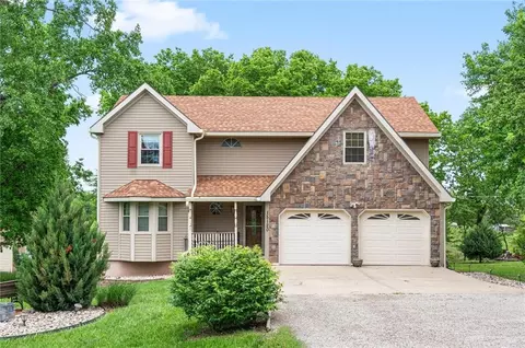 15120 Briarwood Dr, Basehor, KS 66007
