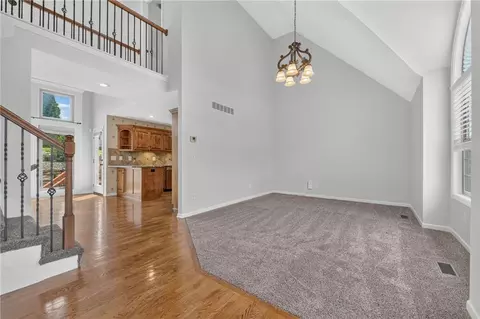6719 NW Monticello Ter, Parkville, MO 64152
