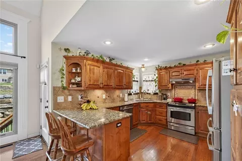 6719 NW Monticello Ter, Parkville, MO 64152
