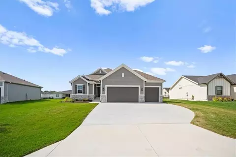 2618 SW Barley Field Dr, Lees Summit, MO 64082