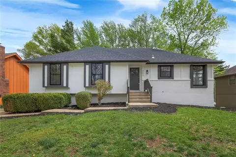 203 NE Crescent St, Lees Summit, MO 64086