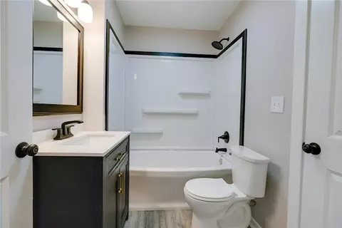 Bath - 2708 Windsor Ave, Independence, MO 64052 photo 3 of 3