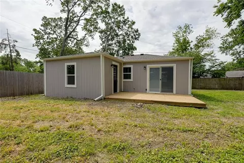 Exterior - 2708 Windsor Ave, Independence, MO 64052 photo 5 of 8