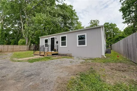 Exterior - 2708 Windsor Ave, Independence, MO 64052 photo 2 of 8