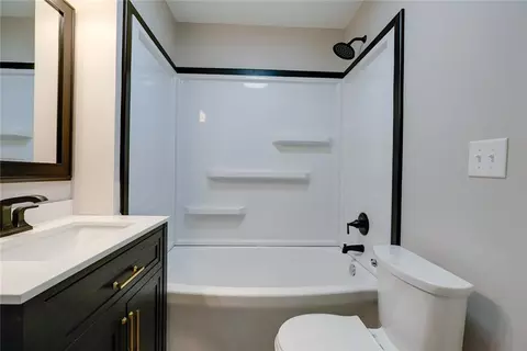 Bath - 2708 Windsor Ave, Independence, MO 64052 photo 2 of 3