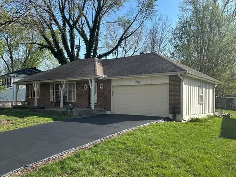 18719 Gateway Dr, Independence, MO 64057