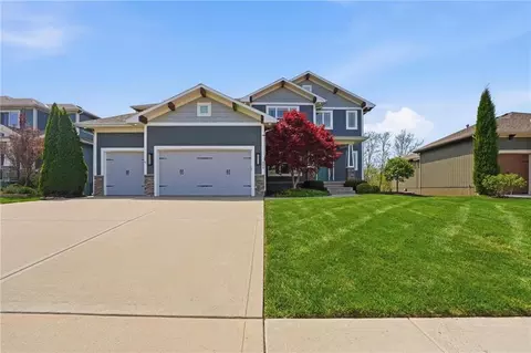 324 SE Mill Creek Dr, Lees Summit, MO 64063