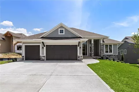 7101 Parkhill St, Shawnee, KS 66216