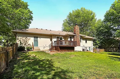 Exterior - 700 Lark St, Raymore, MO 64083 photo 3 of 3