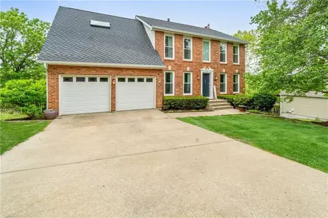 5014 Summit St, Shawnee, KS 66216