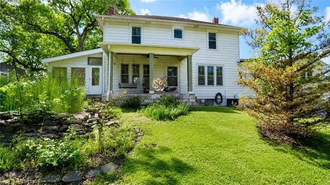 2209 NE 39th Ter, Kansas City, MO 64116