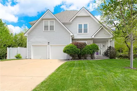 6913 Red Oak Dr, Shawnee, KS 66217