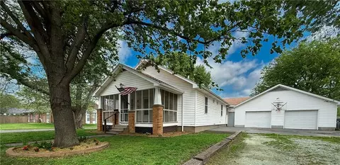928 W Arch St, Nevada, MO 64772