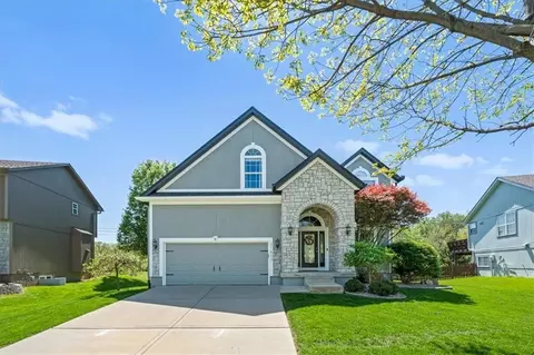 21603 W 62nd St, Shawnee, KS 66218