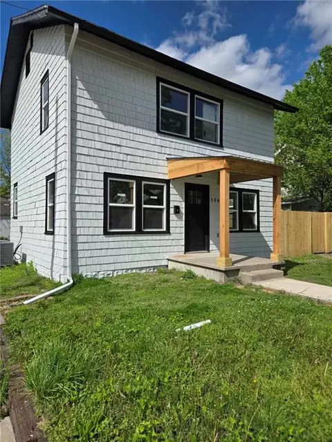 106 W Neosho St, Iola, KS 66749