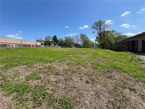 2335 S Sterling Ave, Independence, MO 64052 photo 4
