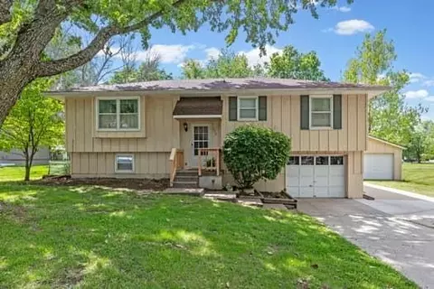 330 E Hatten St, Drexel, MO 64742