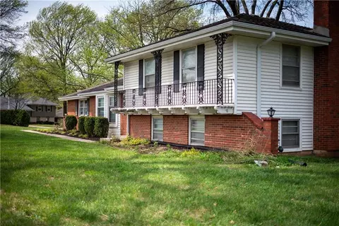 12506 Jackson Ave, Grandview, MO 64030