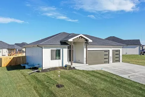 15636 Austin Ct, Basehor, KS 66007