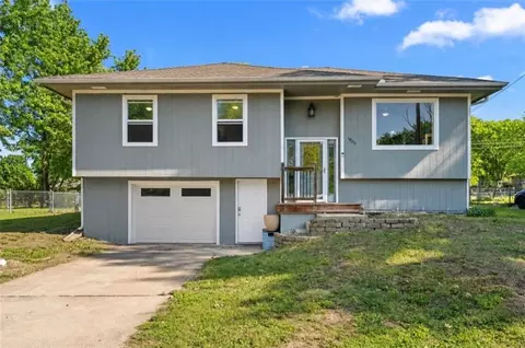 1900 Parkwood Dr, Harrisonville, MO 64701