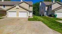 4612 NE Whispering Winds Dr #C, Lees Summit, MO 64064