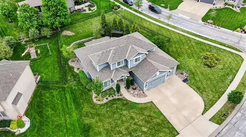 19104 W 100th Ter, Lenexa, KS 66220