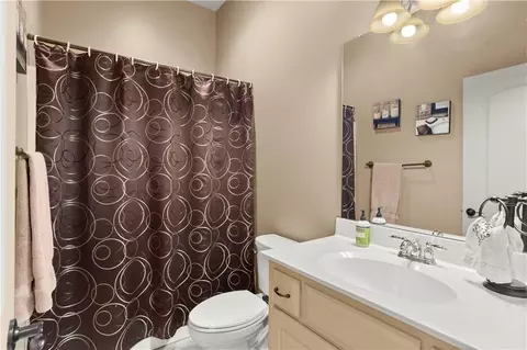 Bath - 608 NE Sundown Dr, Lees Summit, MO 64064 photo 1 of 3