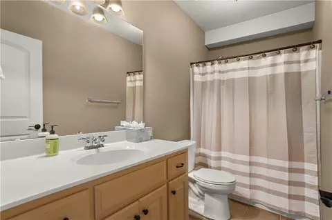 Bath - 608 NE Sundown Dr, Lees Summit, MO 64064 photo 3 of 3