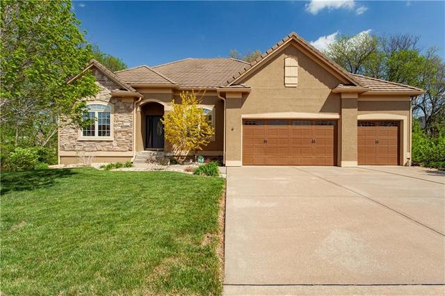 608 NE Sundown Dr, Lees Summit, MO 64064