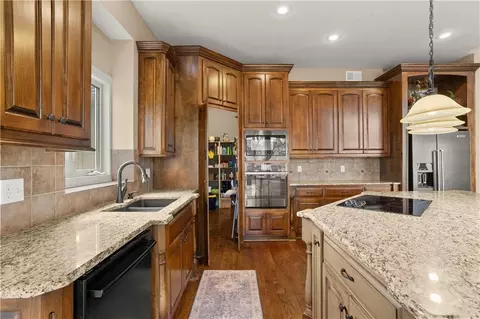 Kitchen - 608 NE Sundown Dr, Lees Summit, MO 64064 photo 4 of 6