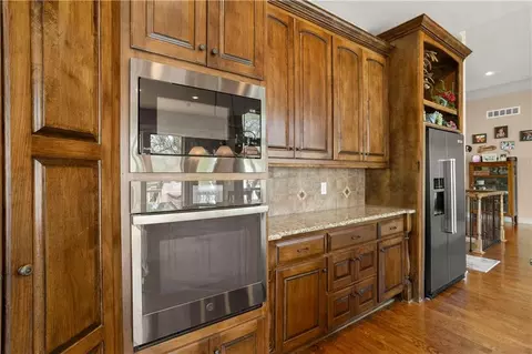 Kitchen - 608 NE Sundown Dr, Lees Summit, MO 64064 photo 5 of 6