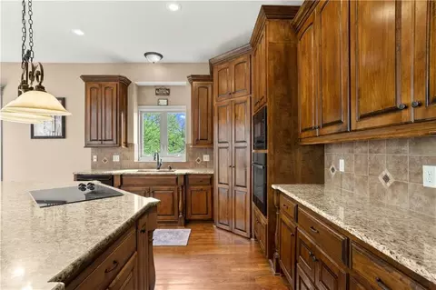 Kitchen - 608 NE Sundown Dr, Lees Summit, MO 64064 photo 3 of 6