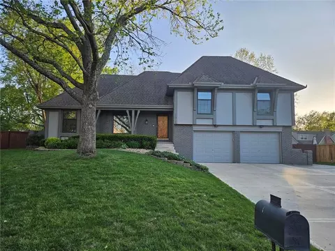 1613 E Sleepy Hollow Cir, Olathe, KS 66062