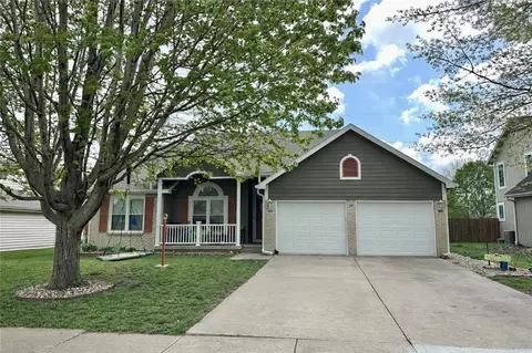 556 Brentwood Dr, Lawrence, KS 66049