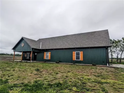 18306 Ozark Ln, Higginsville, MO 64037