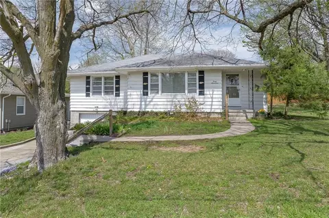 4017 Pacific St, Saint Joseph, MO 64507