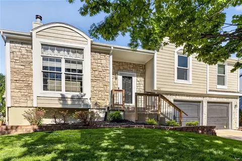 290 W Westhoff Pl, Gardner, KS 66030