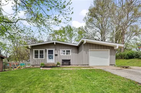 706 W Brown St, Liberty, MO 64068